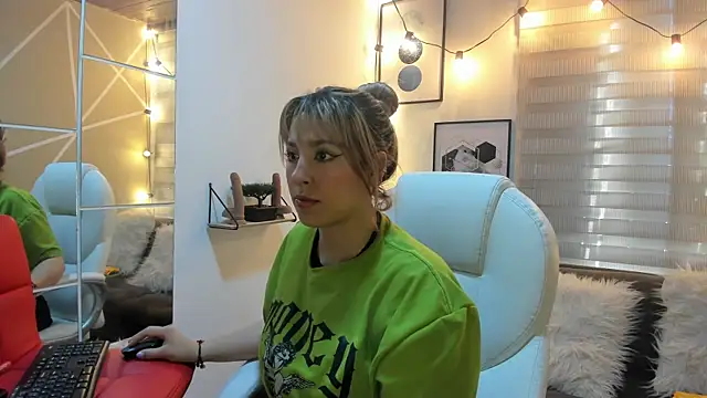 sophialyh 1 online show from 11-27-25, 12:29