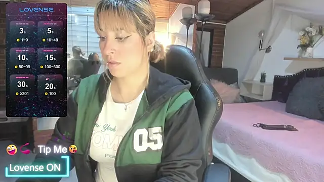 sophialyh 1 online show from 03-26-26, 12:55