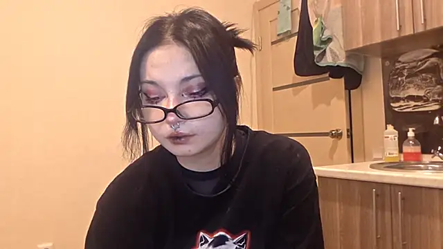 Snapshot of Beeping_Creature chatting on 02-12-26, 04:24 Beeping Creature online show from 02-12-26, 04:24