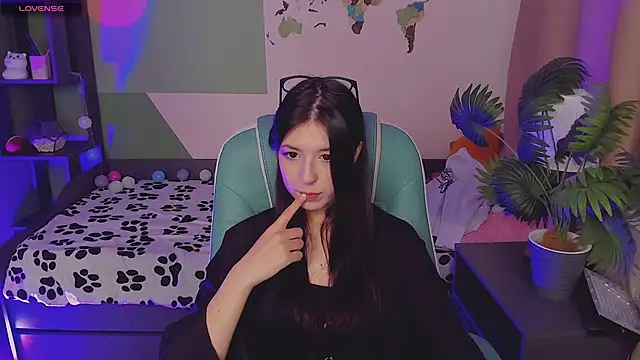 Snapshot of Azaliya_Haze chatting on 10-16-25, 05:30 Azaliya Haze online show from 10-16-25, 05:30