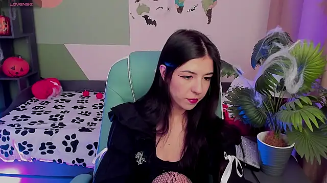 Snapshot of Azaliya_Haze chatting on 10-22-25, 05:19 Azaliya Haze online show from 10-22-25, 05:19