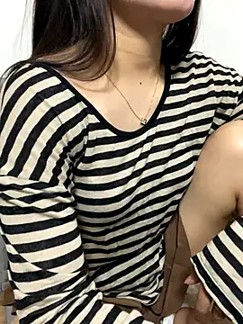 Snapshot of lee_ly chatting on 10-23-25, 09:41 lee ly online show from 10-23-25, 09:41