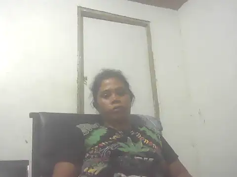 Snapshot of Hotmommax chatting on 09-27-25, 12:43 Hotmommax online show from 09-27-25, 12:43