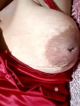 Hotmommax online show from 01-18-26, 06:01