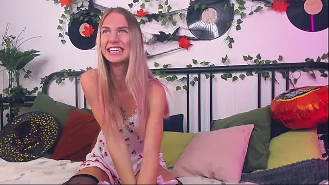 SerenaCrystall online show from 10-29-25, 11:01