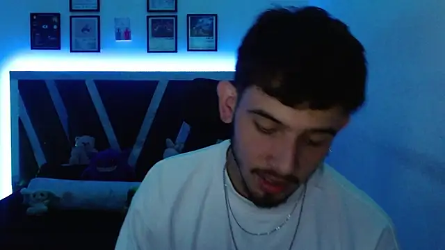 Snapshot of Sebasxxl12 chatting on 12-13-25, 10:48 Sebasxxl12 online show from 12-13-25, 10:48