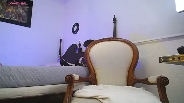 chloe  Jones  online show from 11-26-25, 01:01