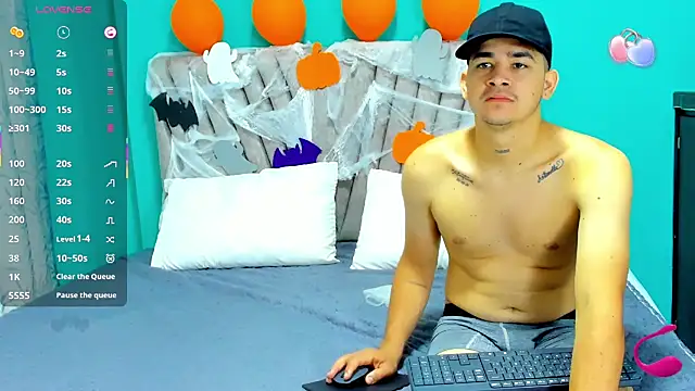 Laura King online show from 10-27-25, 07:07