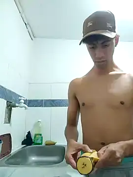 Snapshot of The_boy_good chatting on 04-05-26, 06:49 The boy good online show from 04-05-26, 06:49