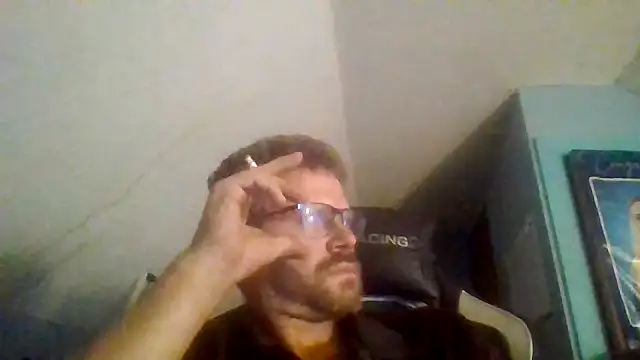 Snapshot of bigdickdaddy6911 chatting on 10-26-25, 05:57 bigdickdaddy6911 online show from 10-26-25, 05:57