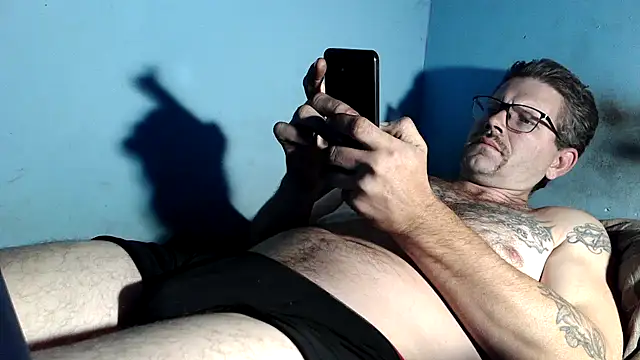 Snapshot of bigdickdaddy6911 chatting on 11-21-25, 02:10 bigdickdaddy6911 online show from 11-21-25, 02:10