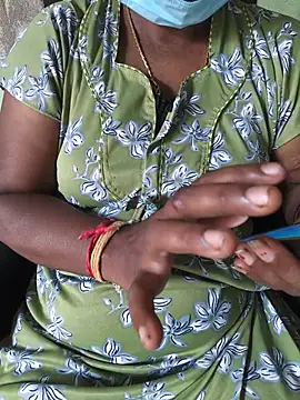 Snapshot of Tamilselviroja- chatting on 08-08-26, 06:37 Tamilselviroja- online show from 08-08-26, 06:37