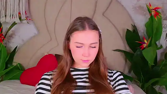 Snapshot of OliviaLay chatting on 11-10-25, 11:09 OliviaLay online show from 11-10-25, 11:09