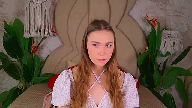 Snapshot of OliviaLay chatting on 11-17-25, 11:27 OliviaLay online show from 11-17-25, 11:27