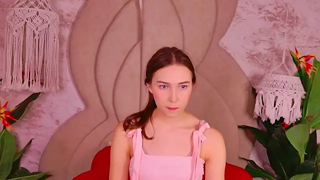 Snapshot of OliviaLay chatting on 12-04-25, 11:30 OliviaLay online show from 12-04-25, 11:30