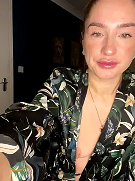 Snapshot of Cherry-L-28 chatting on 11-28-25, 06:27 Cherry-L-28 online show from 11-28-25, 06:27