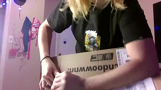 Snapshot of Queen2454 chatting on 10-12-25, 09:58 Queen2454 online show from 10-12-25, 09:58