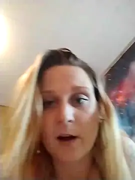 Snapshot of Queen2454 chatting on 11-30-25, 02:59 Queen2454 online show from 11-30-25, 02:59