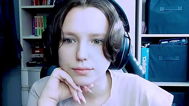 Snapshot of Diana-back chatting on 10-08-25, 06:22 Diana-back online show from 10-08-25, 06:22