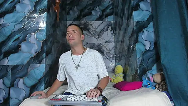 Snapshot of celesteyorucso1 chatting on 10-18-25, 11:27 celesteyorucso1 online show from 10-18-25, 11:27