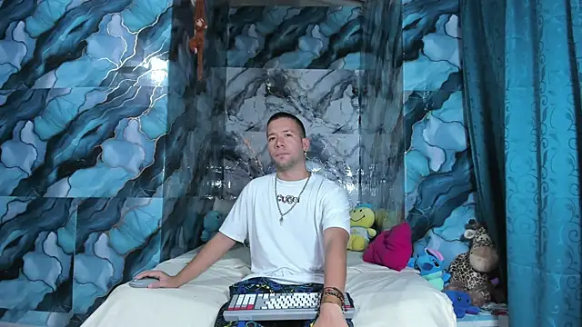 Snapshot of celesteyorucso1 chatting on 10-20-25, 10:43 celesteyorucso1 online show from 10-20-25, 10:43