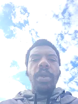 Snapshot of MrBigDickShow chatting on 10-23-25, 07:23 MrBigDickShow online show from 10-23-25, 07:23