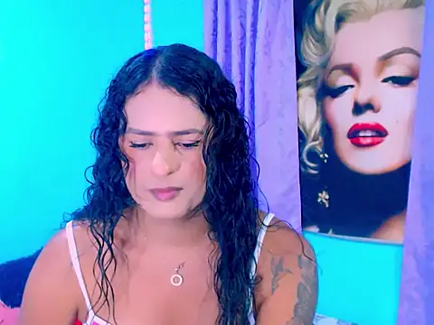 Snapshot of horny_val_ chatting on 10-06-25, 02:20 horny val online show from 10-06-25, 02:20