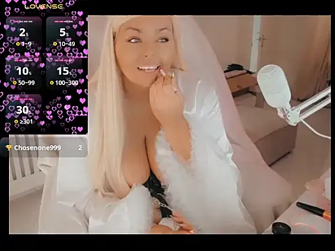 Snapshot of Siren-xiv chatting on 10-18-25, 11:55 Siren-xiv online show from 10-18-25, 11:55