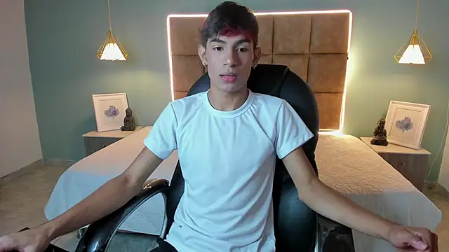 Snapshot of cherub_ chatting on 11-21-25, 02:05 cherub online show from 11-21-25, 02:05