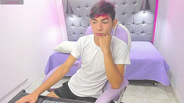 Snapshot of cherub_ chatting on 11-23-25, 12:27 cherub online show from 11-23-25, 12:27