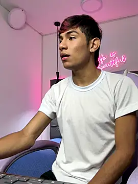 Snapshot of cherub_ chatting on 12-01-25, 12:10 cherub online show from 12-01-25, 12:10