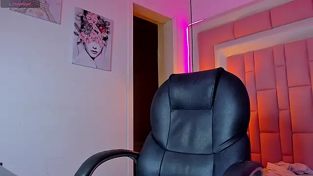 Snapshot of cherub_ chatting on 12-17-25, 04:07 cherub online show from 12-17-25, 04:07