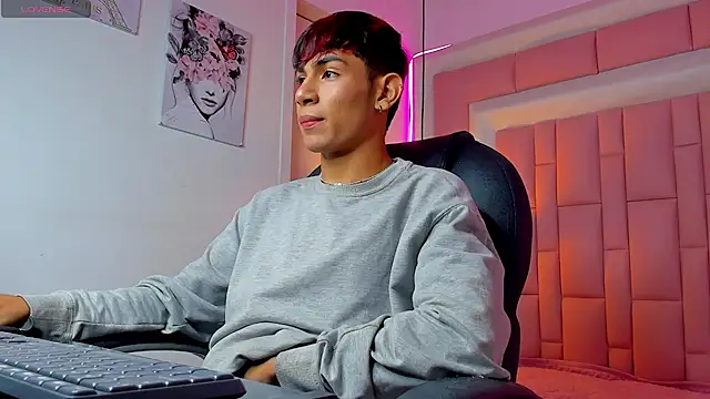 Snapshot of cherub_ chatting on 12-23-25, 04:21 cherub online show from 12-23-25, 04:21