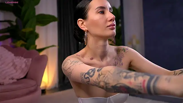 SerenaVelour online show from 11-15-25, 04:25