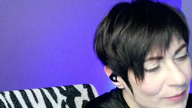 Snapshot of Ashley_Brookss chatting on 11-28-25, 04:53 Ashley Brookss online show from 11-28-25, 04:53