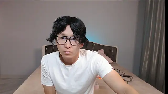 Snapshot of KaiChicken chatting on 10-11-25, 02:55 KaiChicken online show from 10-11-25, 02:55