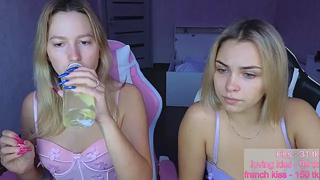 Snapshot of stefany_and_bettany chatting on 10-22-25, 01:00 stefany and bettany online show from 10-22-25, 01:00