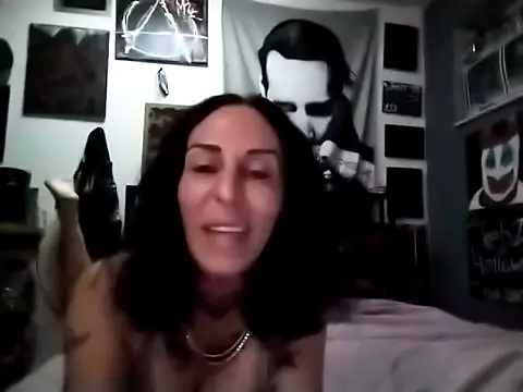 Snapshot of inkdhollow1 chatting on 10-19-25, 04:46 inkdhollow1 online show from 10-19-25, 04:46