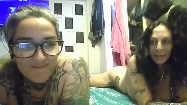 Snapshot of inkdhollow1 chatting on 06-06-26, 10:14 inkdhollow1 online show from 06-06-26, 10:14