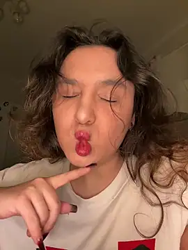 Luisaa rosee online show from 10-31-25, 10:55