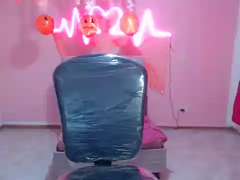 cristal hills 19 online show from 10-17-25, 05:15