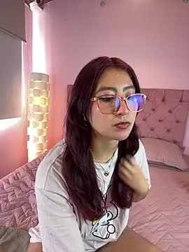 saramooon online show from 10-24-25, 01:07