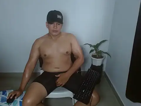 Snapshot of Joseph_bigcock chatting on 10-04-25, 02:48 Joseph bigcock online show from 10-04-25, 02:48