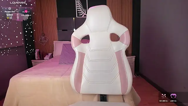 Emily Roberts9 online show from 10-31-25, 11:22