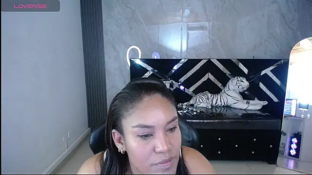 Snapshot of kamala_a chatting on 10-10-25, 03:38 kamala a online show from 10-10-25, 03:38