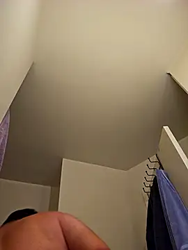 Snapshot of Roddog18 chatting on 10-05-25, 04:44 Roddog18 online show from 10-05-25, 04:44