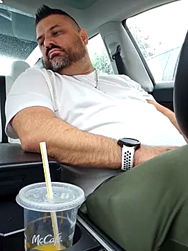 Snapshot of Roddog18 chatting on 11-18-25, 07:18 Roddog18 online show from 11-18-25, 07:18