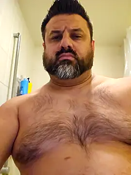 Snapshot of Roddog18 chatting on 12-17-25, 05:57 Roddog18 online show from 12-17-25, 05:57