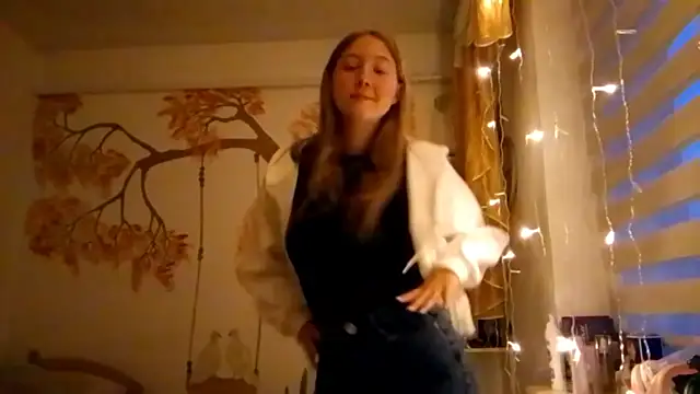 Snapshot of CarynFlaryn chatting on 10-08-25, 04:10 CarynFlaryn online show from 10-08-25, 04:10