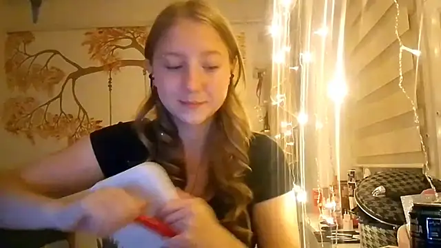 Snapshot of CarynFlaryn chatting on 10-11-25, 03:28 CarynFlaryn online show from 10-11-25, 03:28